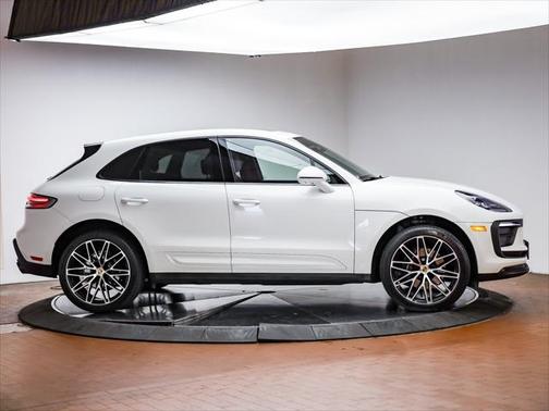 2025 Porsche Macan Base
