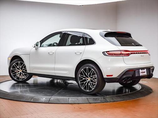 2025 Porsche Macan Base