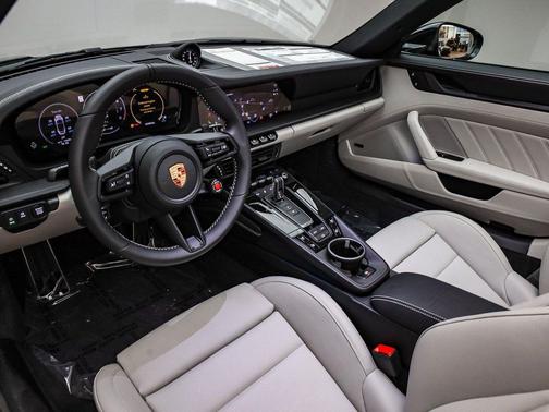 2026 Porsche 911 Carrera 4 GTS