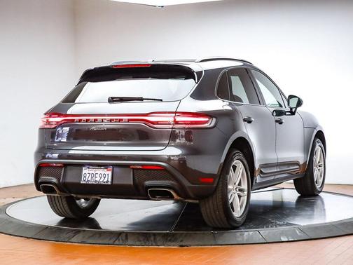 2022 Porsche Macan Base (PDK)