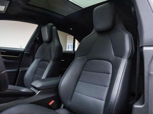 2025 Porsche Macan Electric