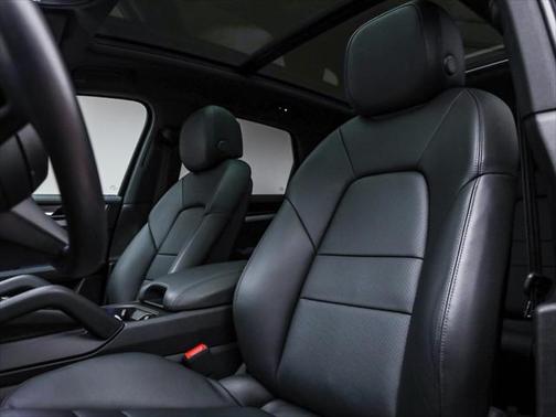 2025 Porsche Cayenne AWD