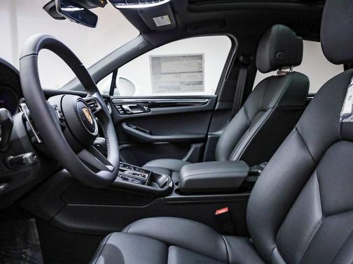 2025 Porsche Macan T