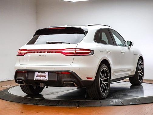 2025 Porsche Macan 