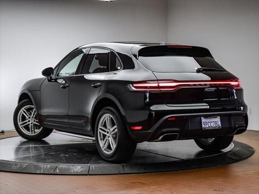 2025 Porsche Macan Base