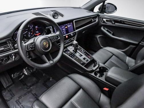 2025 Porsche Macan Premium Package Plus