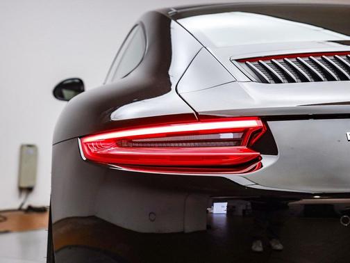 2017 Porsche 911 Carrera