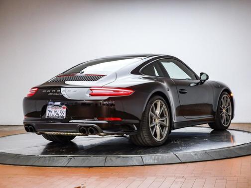 2017 Porsche 911 Carrera