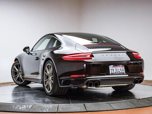 2017 Porsche 911 Carrera