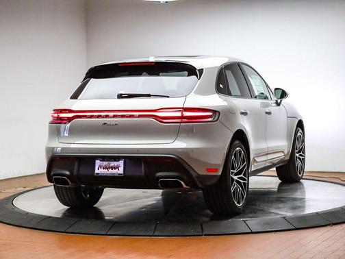 2026 Porsche Macan 