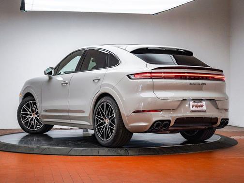 2025 Porsche Cayenne GTS