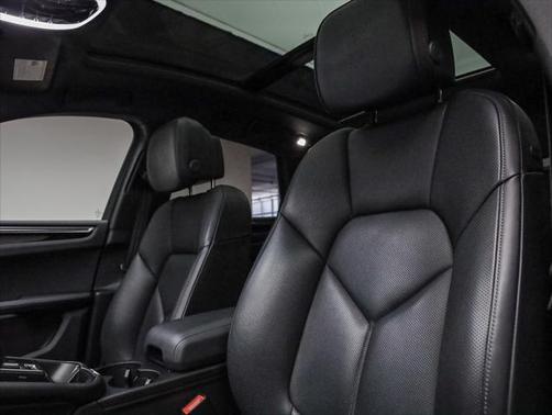2023 Porsche Macan Base
