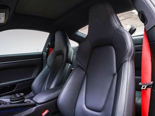 2025 Porsche 911 Carrera