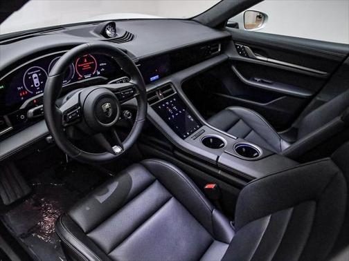 2025 Porsche Taycan Turbo
