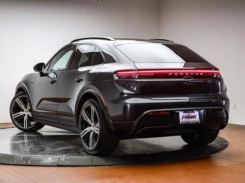 2025 Porsche Macan Electric