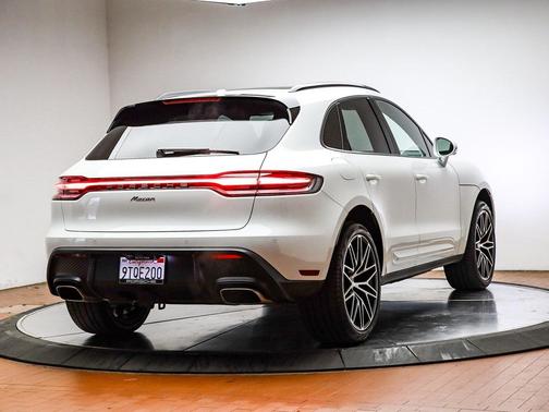 2025 Porsche Macan T