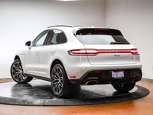 2025 Porsche Macan T