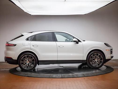 2025 Porsche Cayenne Premium Package Plus