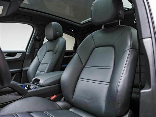 2025 Porsche Cayenne Premium Package Plus