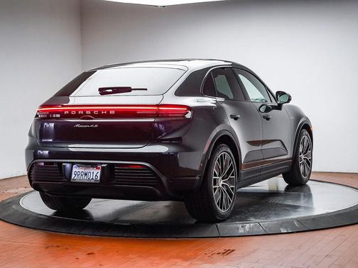 2025 Porsche Macan 4S