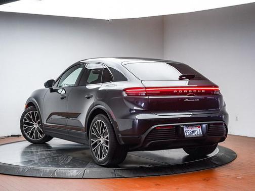 2025 Porsche Macan 4S