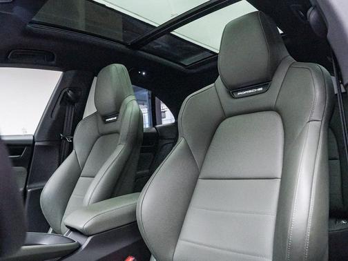 2025 Porsche Macan 4S