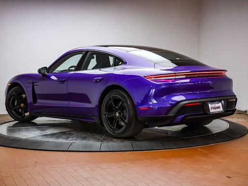 Sky 2026 Porsche Taycan