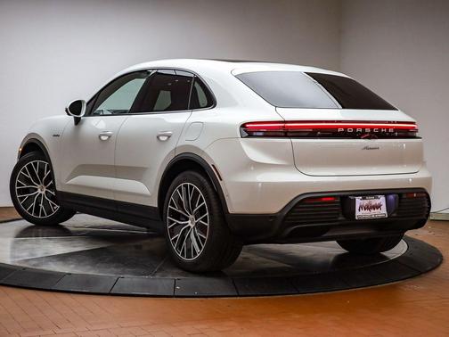 2026 Porsche Macan 