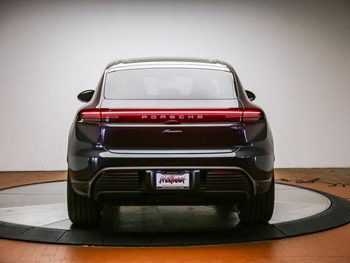 Volcano 2026 Porsche Macan Macan Electric
