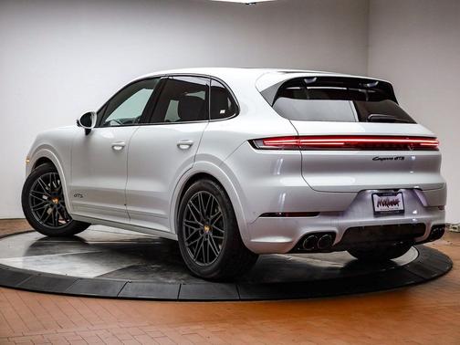 2026 Porsche Cayenne GTS