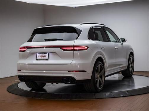 2023 Porsche Cayenne Platinum Edition