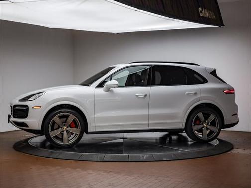 2023 Porsche Cayenne Platinum Edition