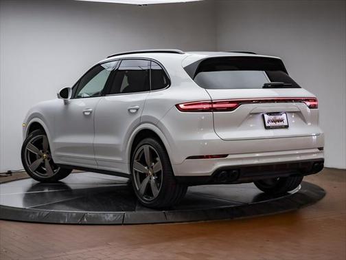 2023 Porsche Cayenne Platinum Edition