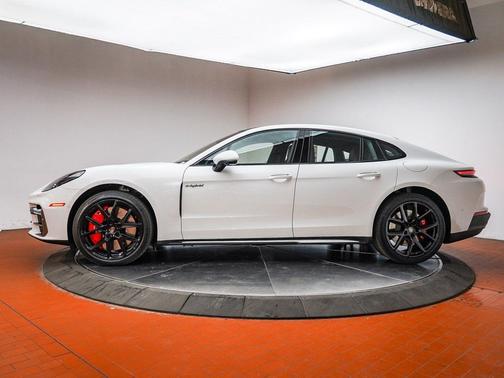 2026 Porsche Panamera Turbo