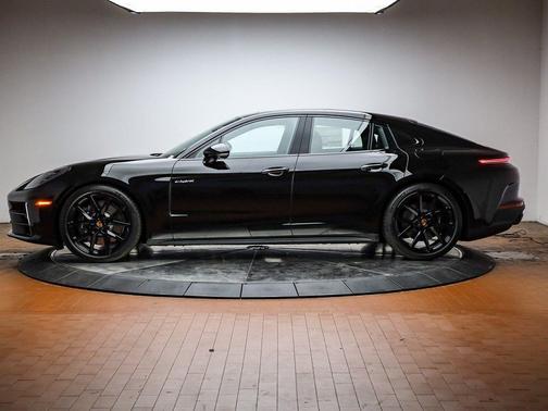 2026 Porsche Panamera 4