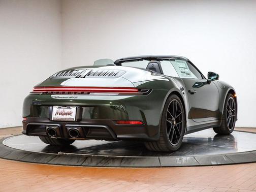 2026 Porsche 911 Carrera 4 GTS