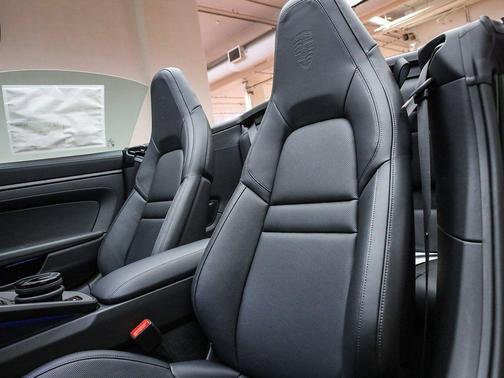 2026 Porsche 911 Carrera 4 GTS