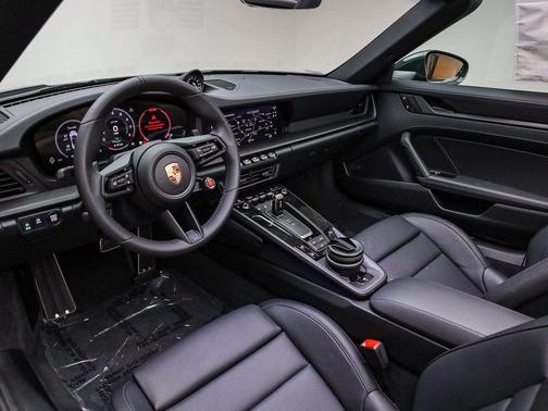 2026 Porsche 911 Carrera 4 GTS