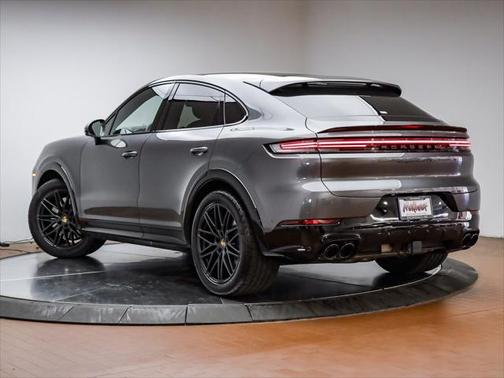2025 Porsche Cayenne GTS
