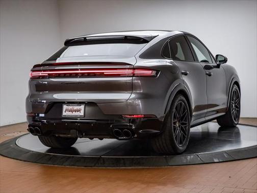 2025 Porsche Cayenne GTS