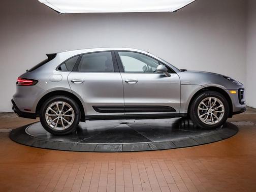 2025 Porsche Macan Premium Package Plus