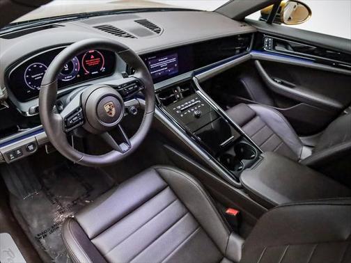 2025 Porsche Panamera 4