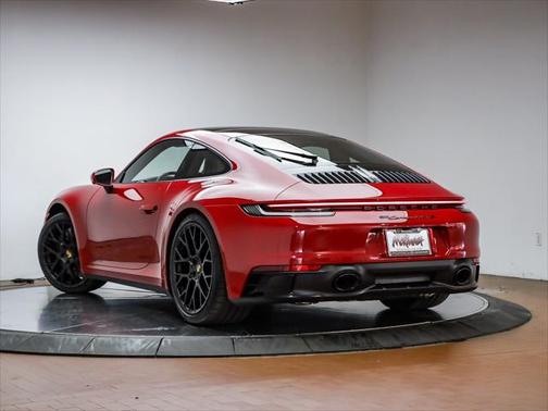 2024 Porsche 911 Carrera 4 GTS