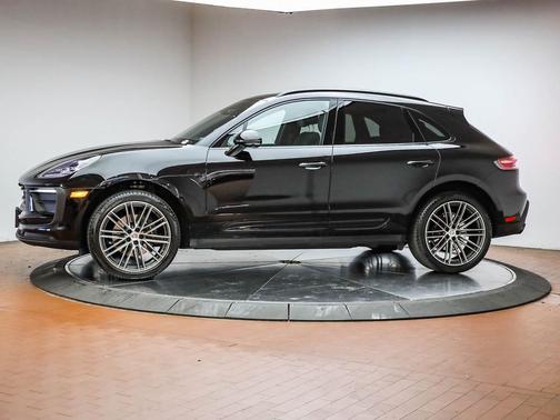 2025 Porsche Macan T