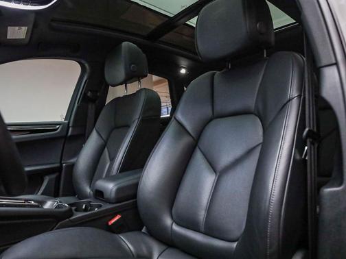 2025 Porsche Macan T