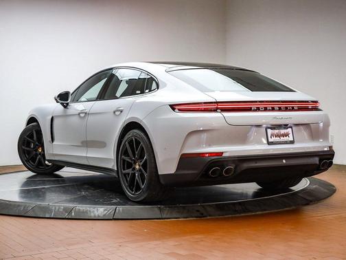 2026 Porsche Panamera 