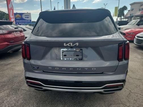 Silver 2022 Kia Sorento S