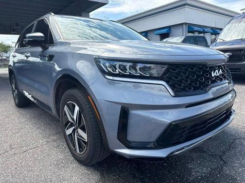 Silver 2022 Kia Sorento S