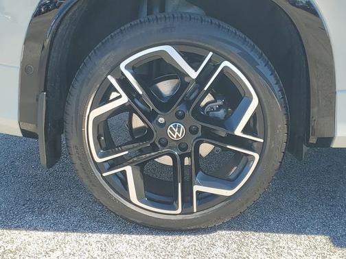 2025 Volkswagen Tiguan 2.0T SEL R-LINE