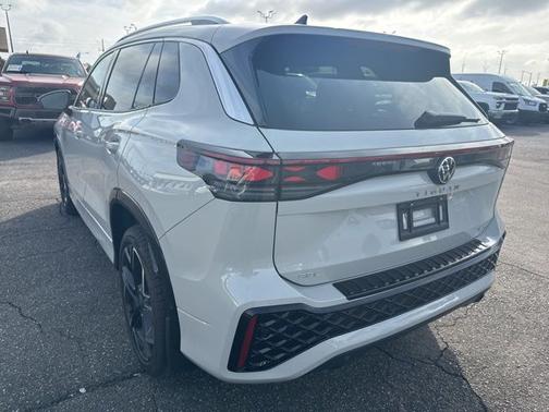 2025 Volkswagen Tiguan 2.0T SEL R-LINE